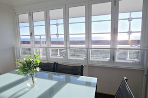 Dining - Scarborough Surf & Sunsets (Scarborough)