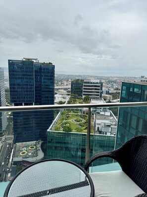 المنطقة المحيطة بالمنشأة