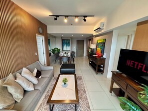 Living area - BGC Uptown Lower Penthouse 2BR w/ balcony + Parking (Taguig)