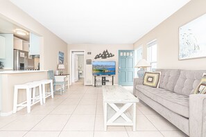 TV, fireplace - Coastal 4BR Retreat with A/C, Only 1/2 Block from 44th St Beach (Newport Beach)