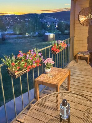 Terrace/patio - The Grand Duplex of Silvercreek Inn. Combination of two lock off units. (Granby)