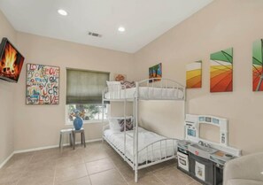 3 quartos, ferros/tábuas de passar roupa, Wi-Fi, roupa de cama