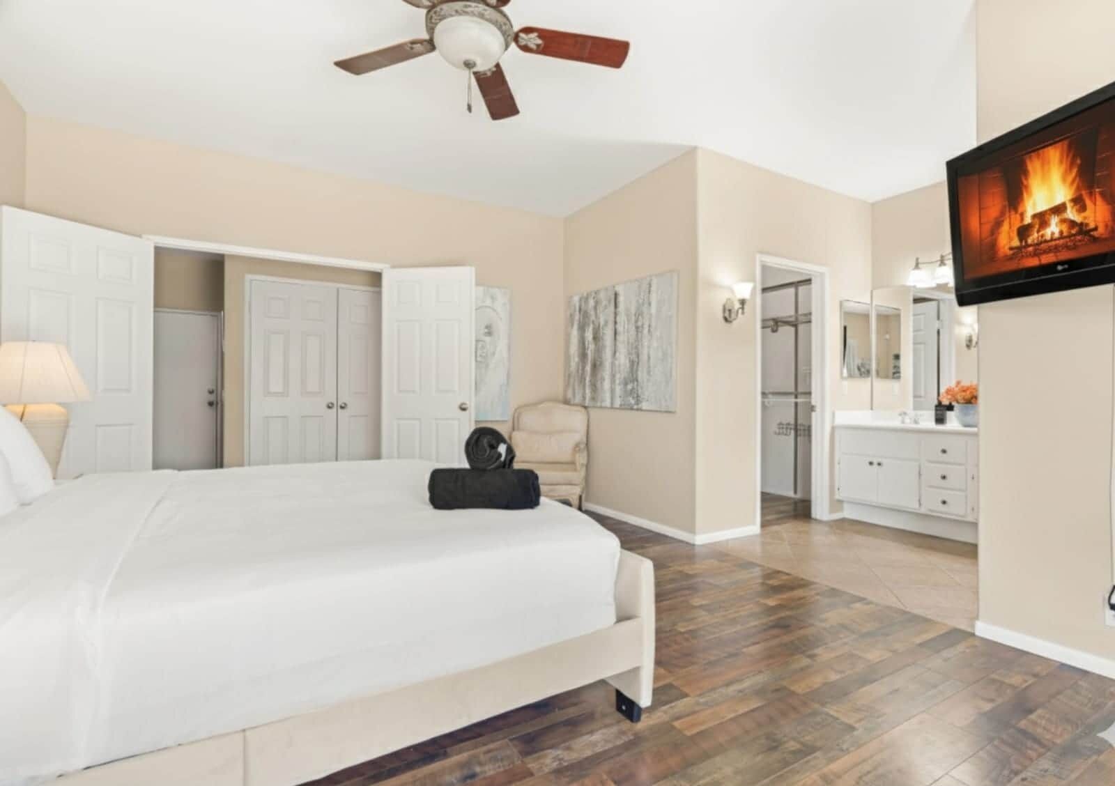 3 bedrooms, iron/ironing board, WiFi, bed sheets