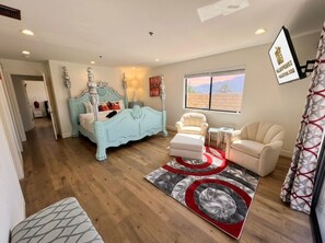 3 slaapkamers, een strijkplank/strijkijzer, wifi, beddengoed