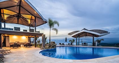 CASAGO BRAND NEW RENTAL-Luxury Retreat with Breathtaking Views