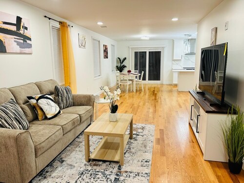 Soaking Tub Luxury 3-Bedroom Tonwhouse