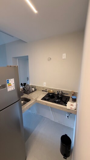 Private kitchen - Apart Hotel recém reformado TV de cinema (Salvador)