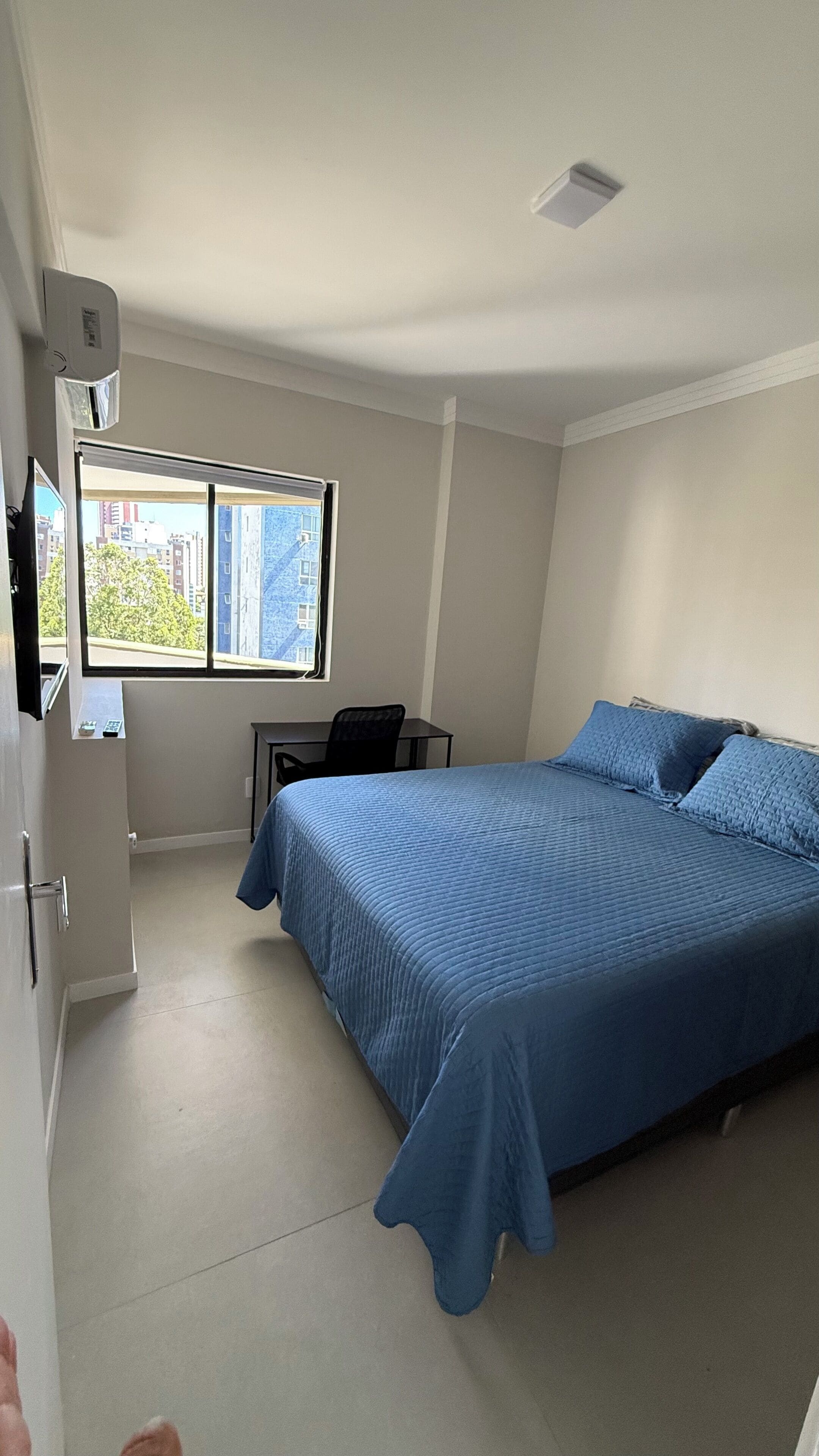 Apartamento conforto, vista para a cidade | Roupas de cama premium, edredons de pluma