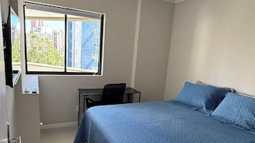 Apartamento conforto, vista para a cidade | Roupas de cama premium, edredons de pluma