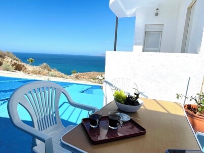 Luxurious condo + 2 romantic patio/ terrace