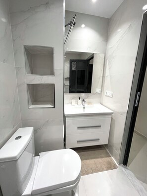 Bathroom - Luxurious condo + 2 romantic patio/ terrace (Al Hoceima)