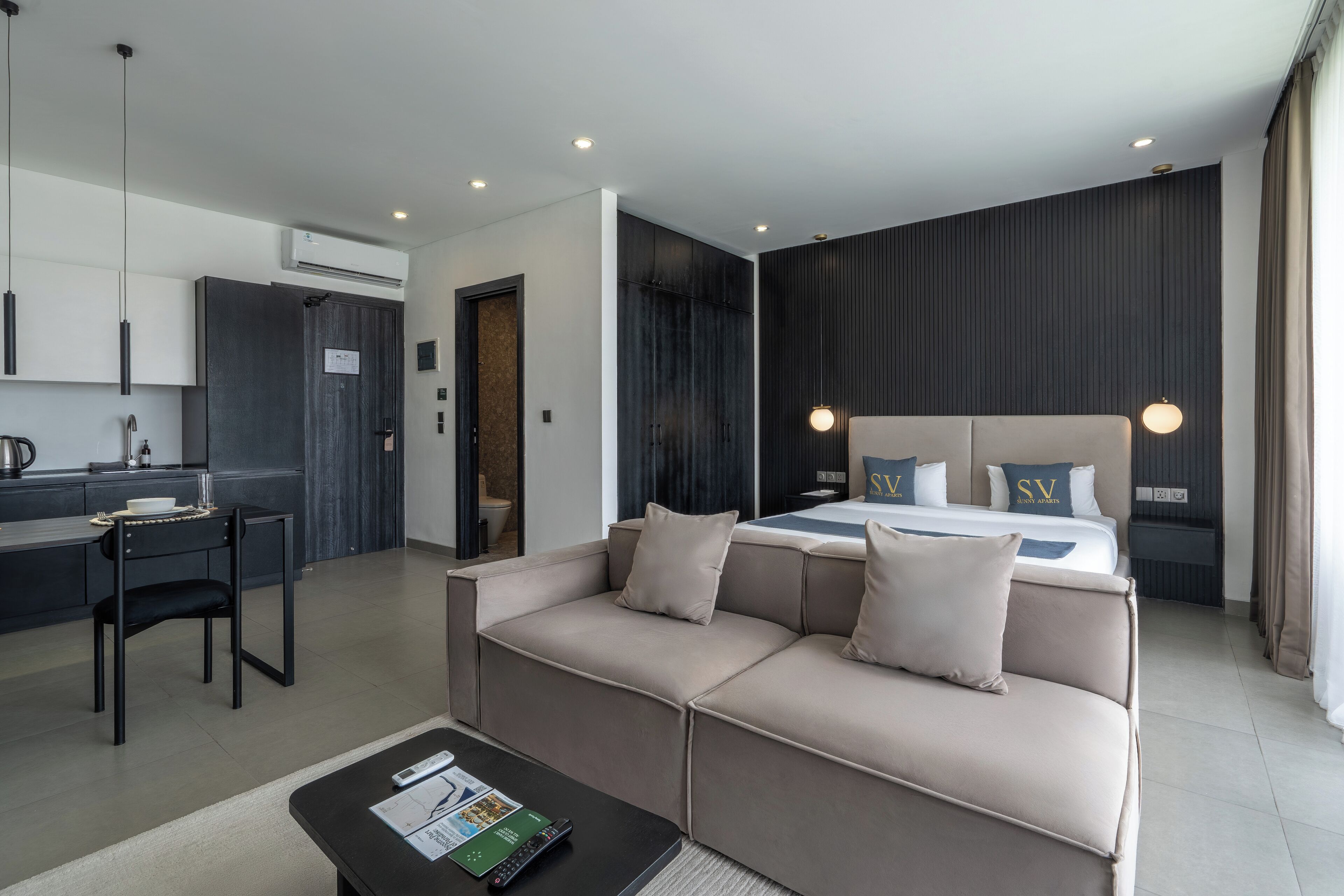 Suíte clássica, sacada | Roupas de cama premium, cofres nos quartos