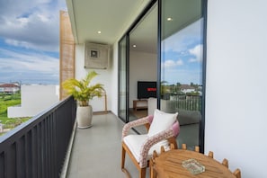 Comfort Suite, Balcony | Balcony - Sunny Bloom by Betterplace (Canggu)