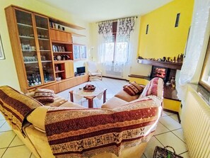 TV - Green Haven by Interhome (Caronno Varesino)