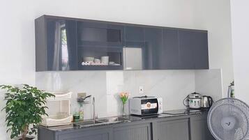 Family House, Garden View | Private kitchen | Shared fridge, microwave