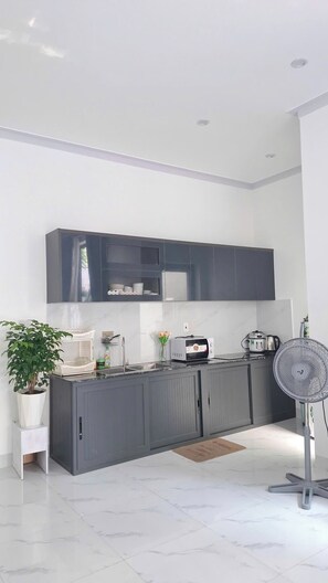 Nhà dành cho gia đình, quang cảnh vườn | Bếp riêng | Tủ lạnh, lò vi sóng 