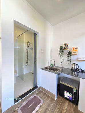 Bureau, rideaux occultants, fer et planche à repasser, Wi-Fi gratuit