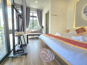 Bureau, rideaux occultants, fer et planche à repasser, Wi-Fi gratuit