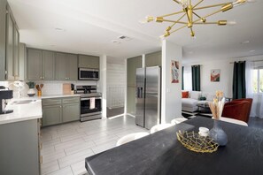 Interior - House of Palm – Perfect 3-bedroom house with AC in sunny San Diego (San Diego)