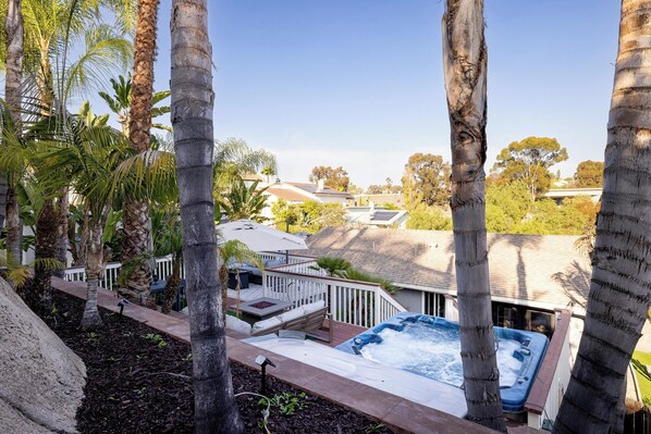 Outdoor spa tub - House of Palm – Perfect 3-bedroom house with AC in sunny San Diego (San Diego)