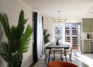 Dining - House of Palm – Perfect 3-bedroom house with AC in sunny San Diego (San Diego)