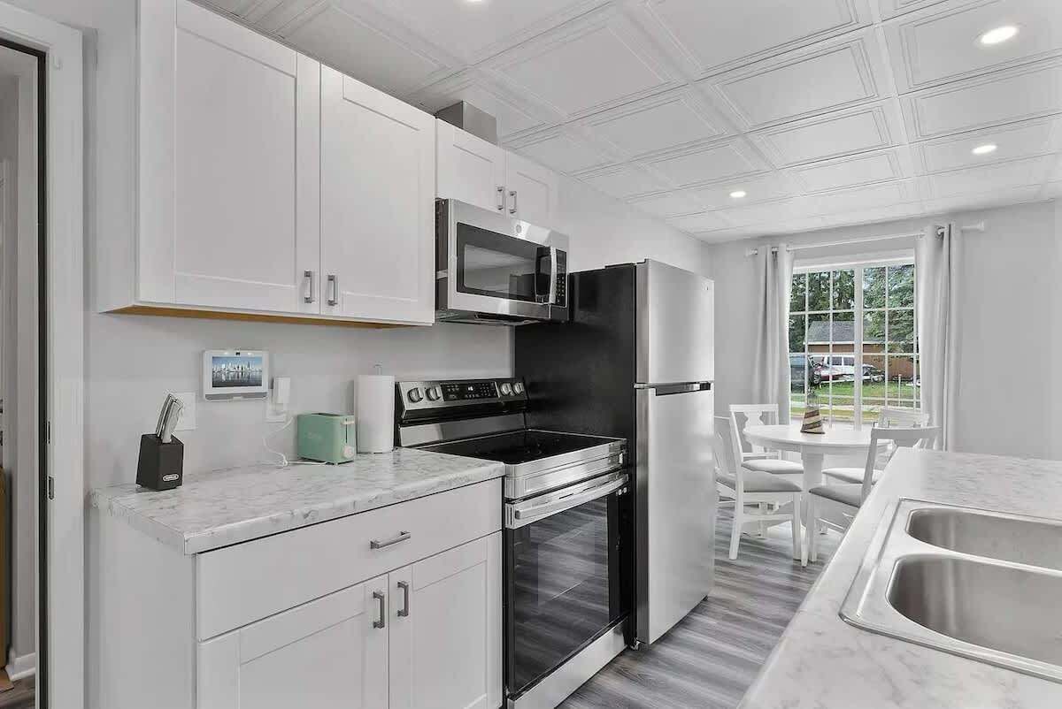 雪櫃、微波爐、焗爐、爐具