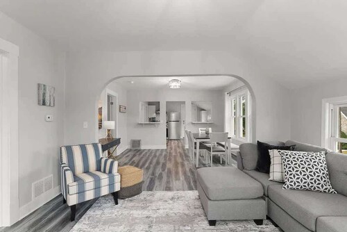 Cozy Retreat Near Neshotah Beach & Lake Michigan