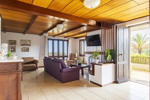 TV, fireplace - Deffenu House Sea View Porto Frailis (Tortoli')