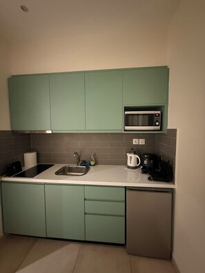 Private kitchen - Urban Nook Ampelokipoi 1BR, Wifi Apt (Athens)
