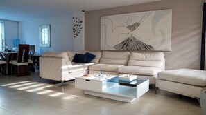 Living area - Vacaciones Seguras - Private Set (Ambato)