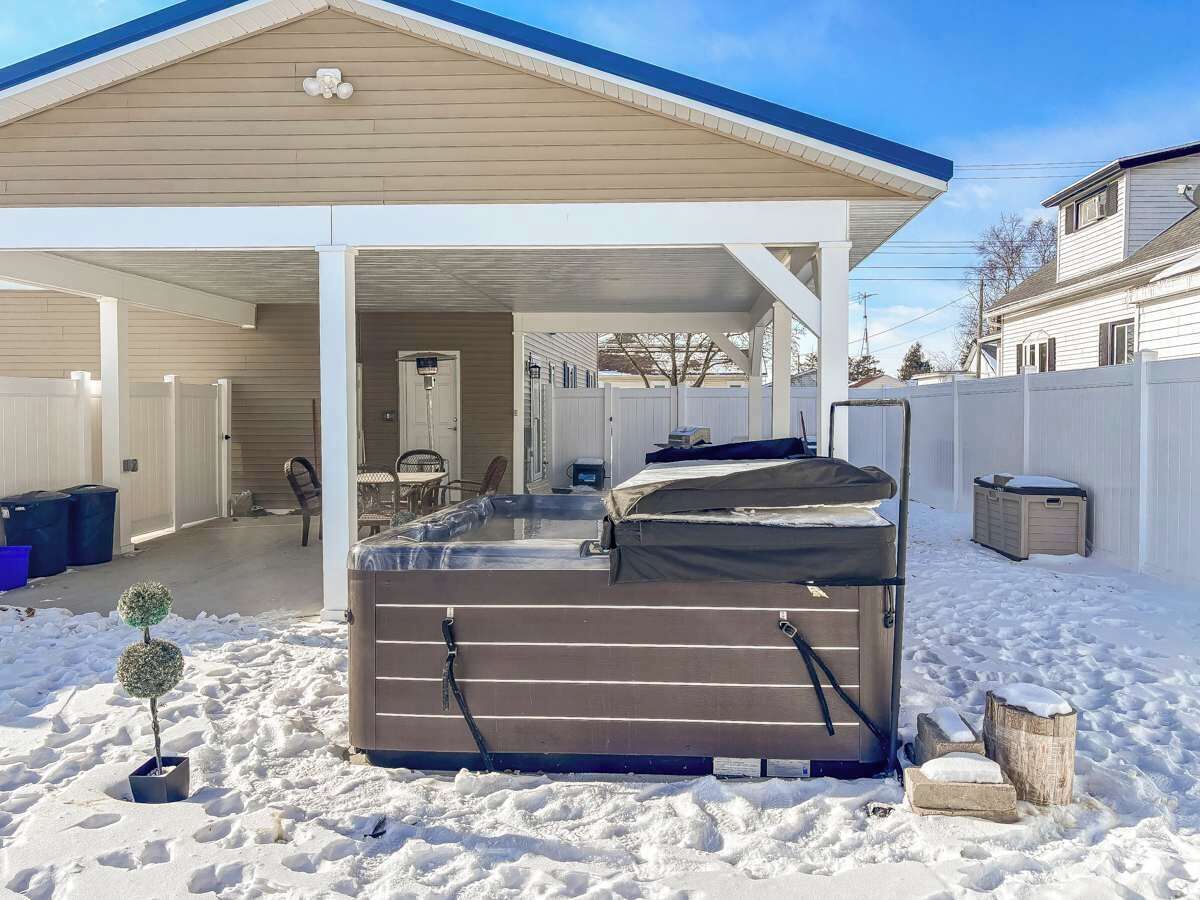 Bañera de hidromasaje al aire libre