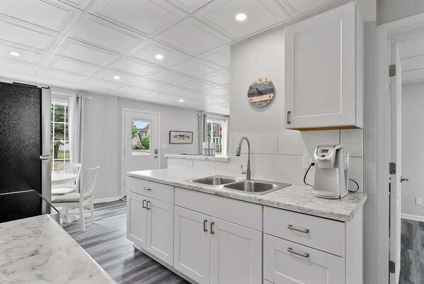 Interior - Hot Tub, Fire Pit, Point Beach & Neshotah Beach (Two Rivers)