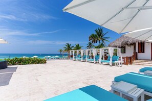 Terrace/patio - Vista Boho – 2BR w/ Golf View + Pool & Beach Acces (Bavaro)