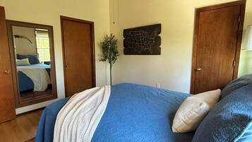 3 habitaciones, escritorio, tabla de planchar con plancha y wifi gratis