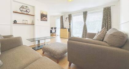 Wycombe Oasis - Cozy 3-Bed House Retreat