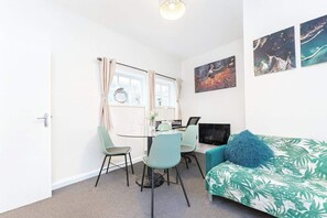 Dining - 2 Bedroom Appartment (High Wycombe)