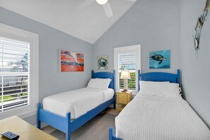 3 bedrooms, iron/ironing board, WiFi (free), bed sheets - The Point at Coral Lagoon, Rare End of Canal Villa (Marathon)