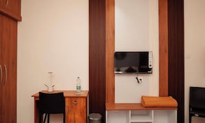 Deluxe Double Room | Living area - Kalloos Island Backwater Resort (Kollam)