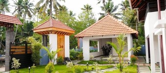 Kalloos Island Backwater Resort