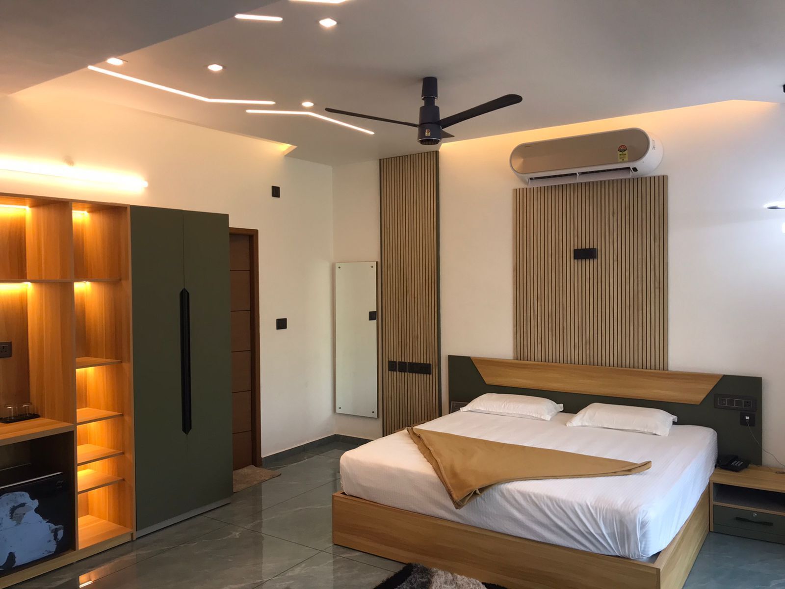 Suite, Balcony, Lake View