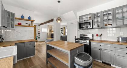 Bright 3BR Retreat • Minutes to Cleveland Clinic