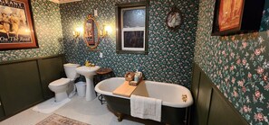 مجففات شعر، مناشف، ورق حمّام