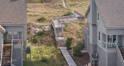 Serenity By The Sea - Community Pool, Steps to Beach, King Suite & Bunk Room