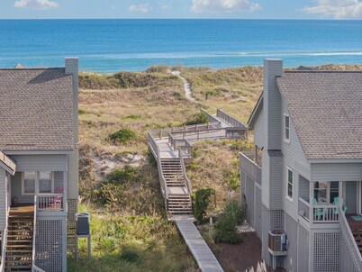 Serenity By The Sea - Community Pool, Steps to Beach, King Suite & Bunk Room