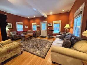 Smart TV - Gingerbread House: Historical Bretton Woods Home with Direct Slope Views! (Bretton Woods)