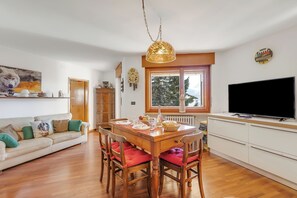 TV - Appartamento Little Treasure, Sauze d'Oulx, Italy (Sauze d'Oulx)