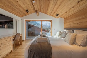 5 bedrooms, free WiFi, bed sheets