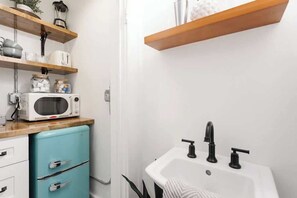 Interior - Chic Studio Apartment on Oglethorpe Square (Savannah)