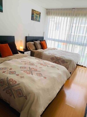 Iron/ironing board, Internet, bed sheets