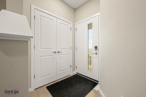 Interior - The Breeze | Sleeps 8 | Near WEM | Garage | Yard (Edmonton)
